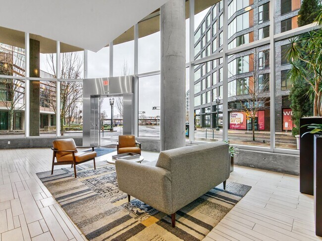 Building Photo - Pinnacle Condominiums - Pearl District ope...