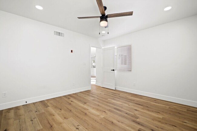 Building Photo - 17434 Saticoy St