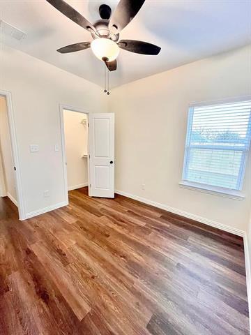 Building Photo - 327 E Nelson St