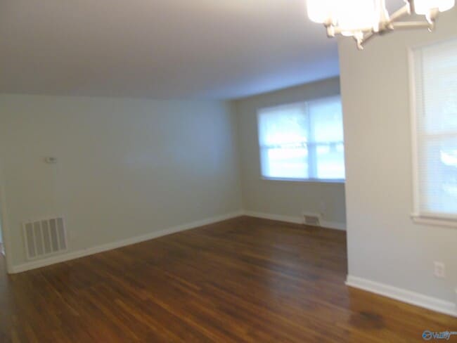 Building Photo - 704 Graycroft Dr SW