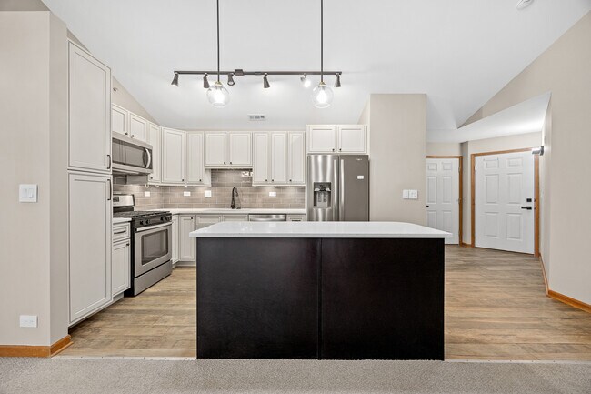 Building Photo - 5S560 Paxton Dr