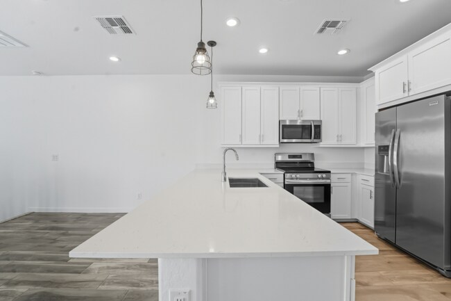 Building Photo - Like Brand New Luxurious Modern 3 Bedroom 2 Bath Townhome in Warner Meadow – Rare Rental Opportun...