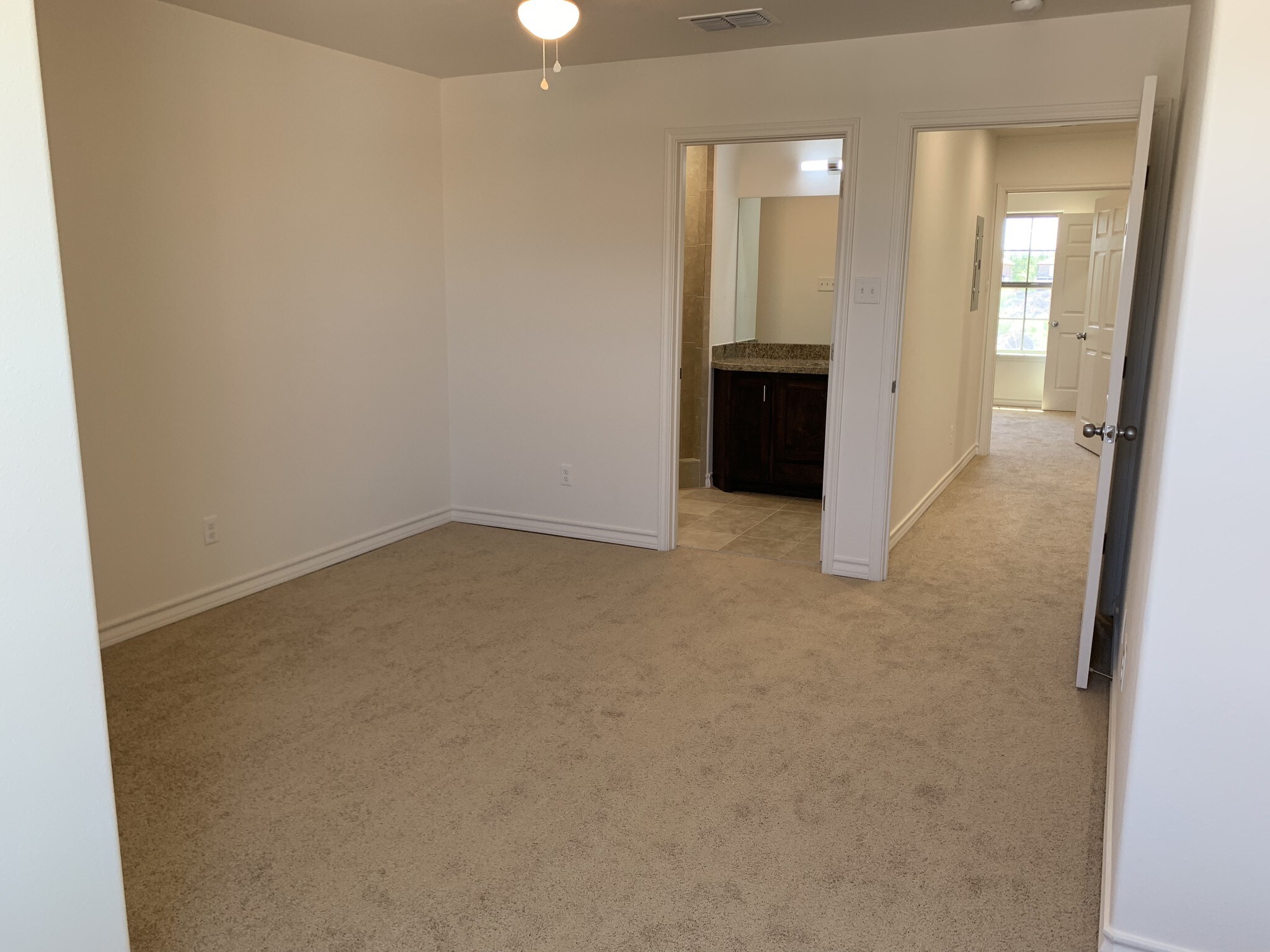 Building Photo - 602 Basswood Dr