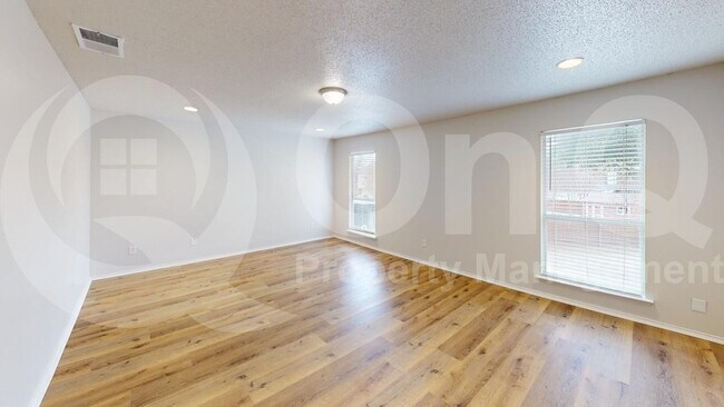 Building Photo - 804 Squire Ct