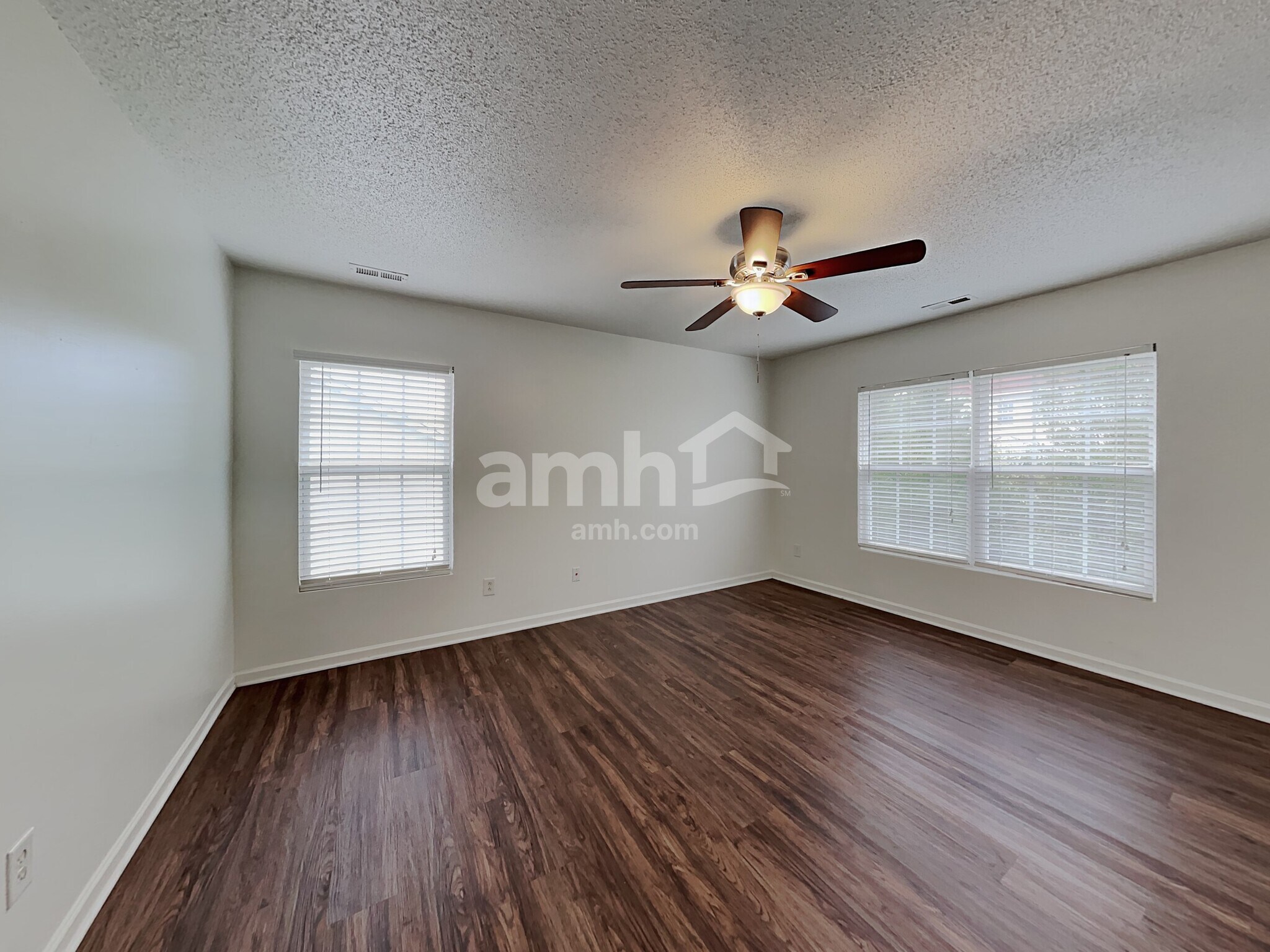 Building Photo - 417 Magna Dr