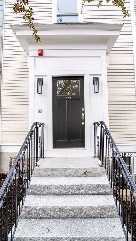 Building Photo - 555 E 5th St