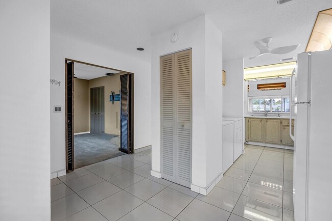 Building Photo - 13761 Via Aurora