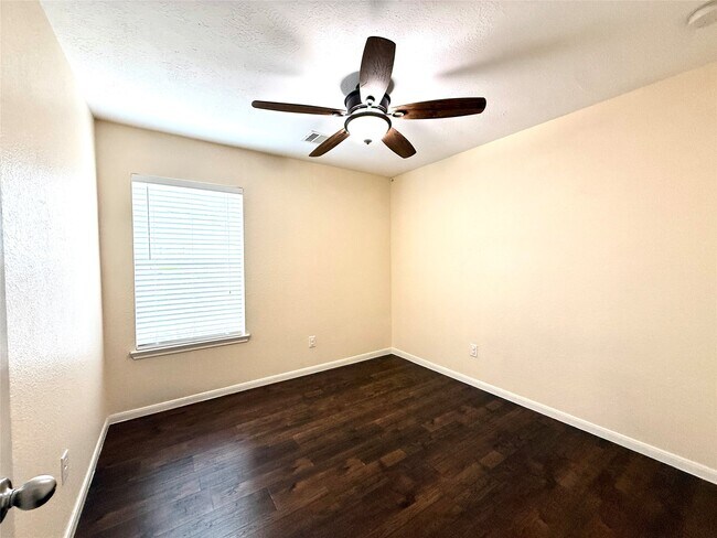 Building Photo - 15906 Arapaho Bend Ln