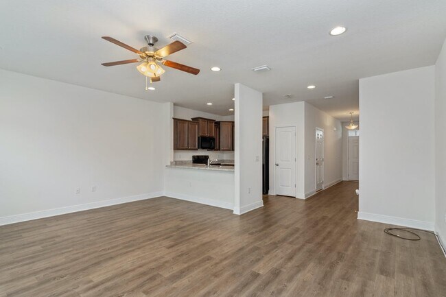 Building Photo - 173 Iron Horse Dr E
