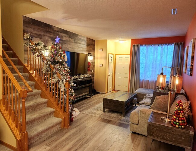 Building Photo - 862 Princeton Ave