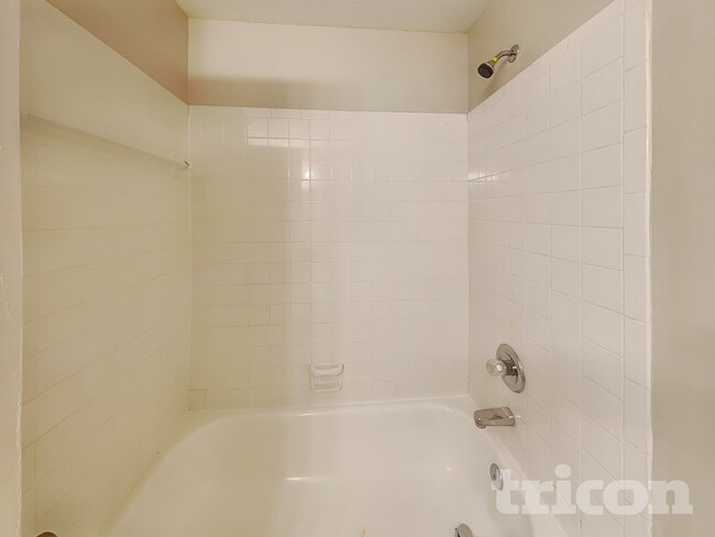 Building Photo - 8312 N Orangeview Ave