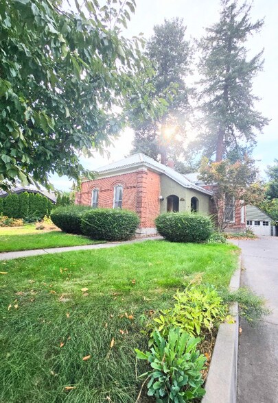 Primary Photo - 10 S Bellevue Ave