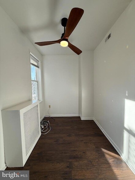 Building Photo - 833 11th St NE