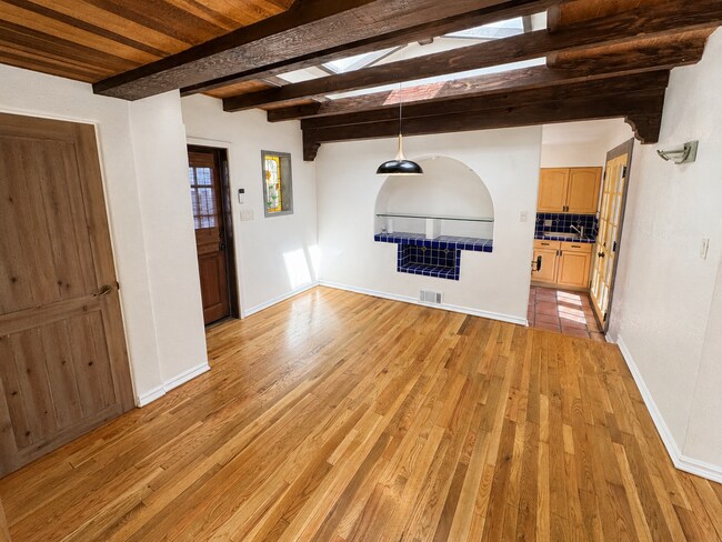 Building Photo - 352 Glen Ellen Dr