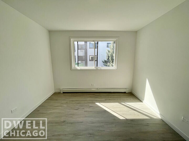 Building Photo - 7621 N Sheridan Rd