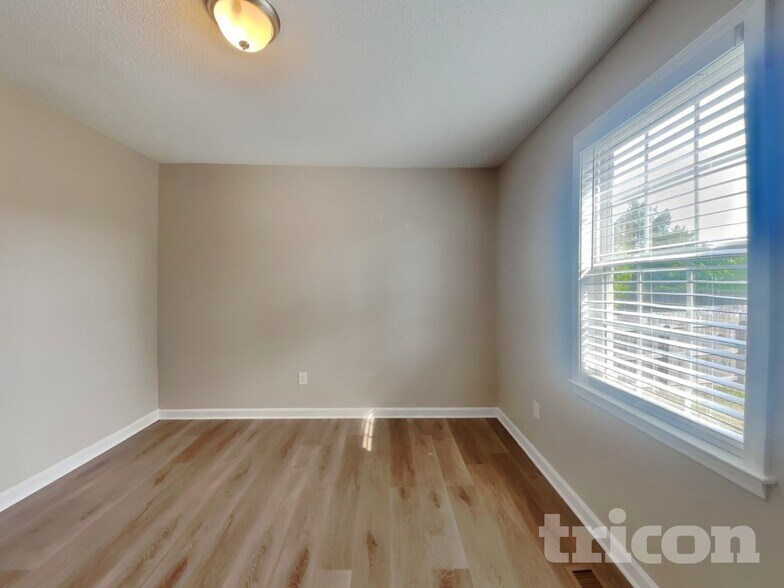 Building Photo - 78 Imperial Dr