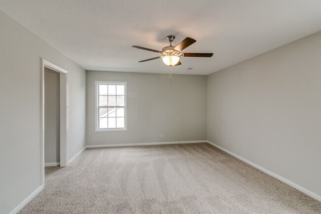 Building Photo - 4 Bedroom Pet Friendly Home For Rent!
