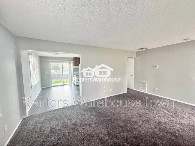 Building Photo - 2112 E Caulder Ave