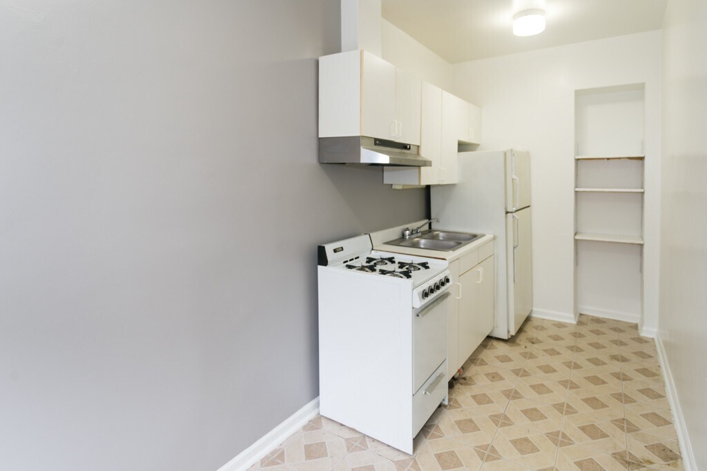 Building Photo - 5516 N Kenmore Ave