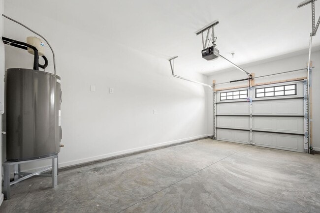 Building Photo - Park Place Townhome!