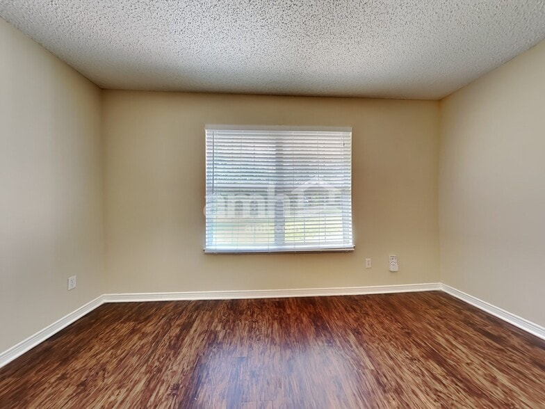 Building Photo - 1288 Summit Oaks Dr W