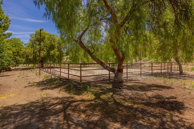 Building Photo - Ojai Horse Ranch