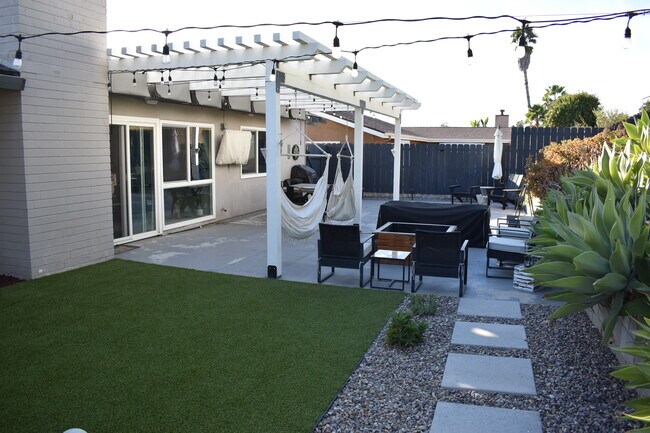 Building Photo - 6671 Jackson Dr