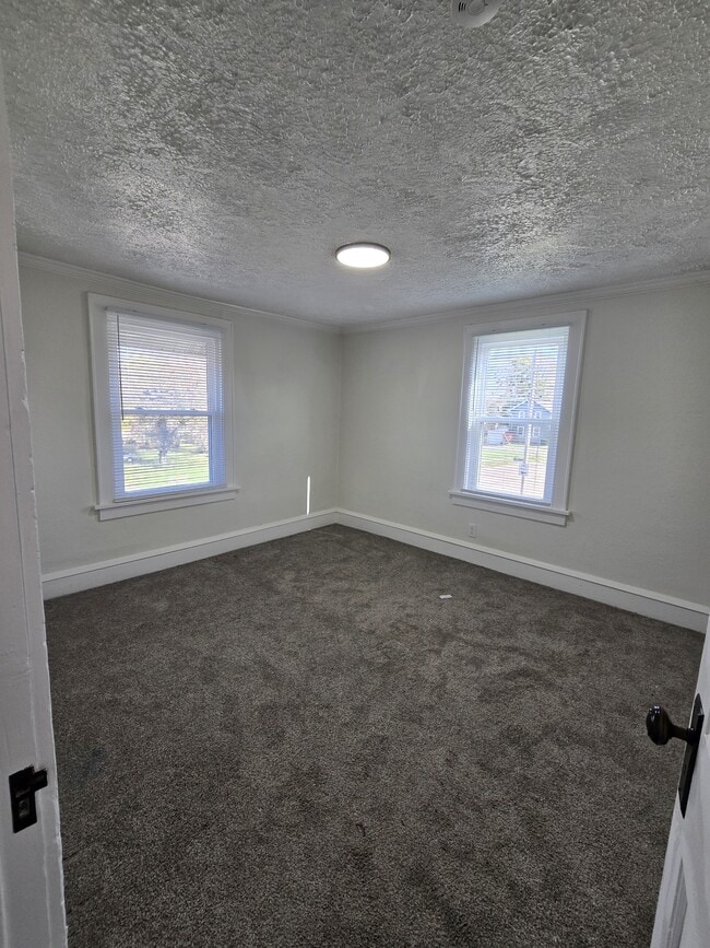 Building Photo - 2108 3rd St SE