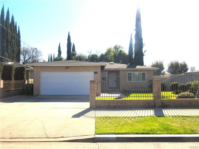 Building Photo - 16830 Wyandotte St