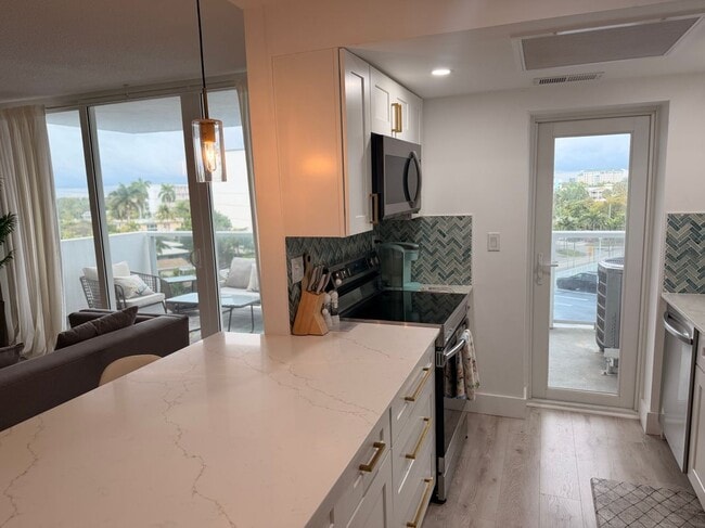 Building Photo - 2701 N Ocean Blvd