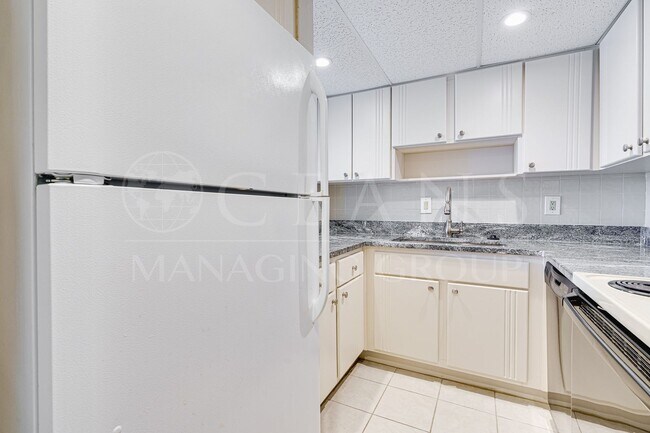 Building Photo - Oceanfront 2BR/2BA High-Rise Condo – Dayto...