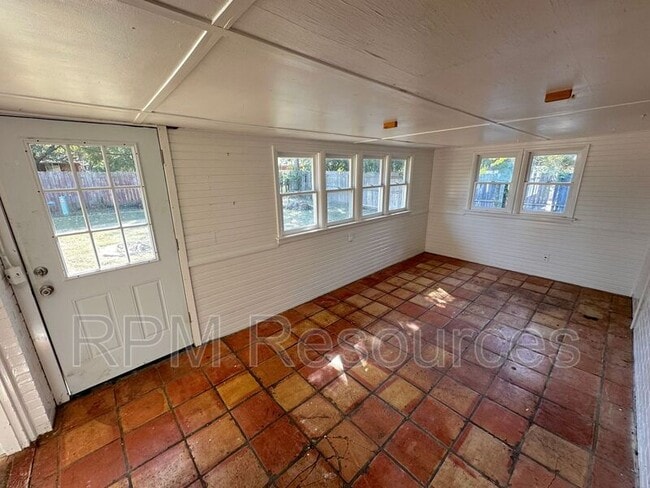 Building Photo - 2136 Carlton Way