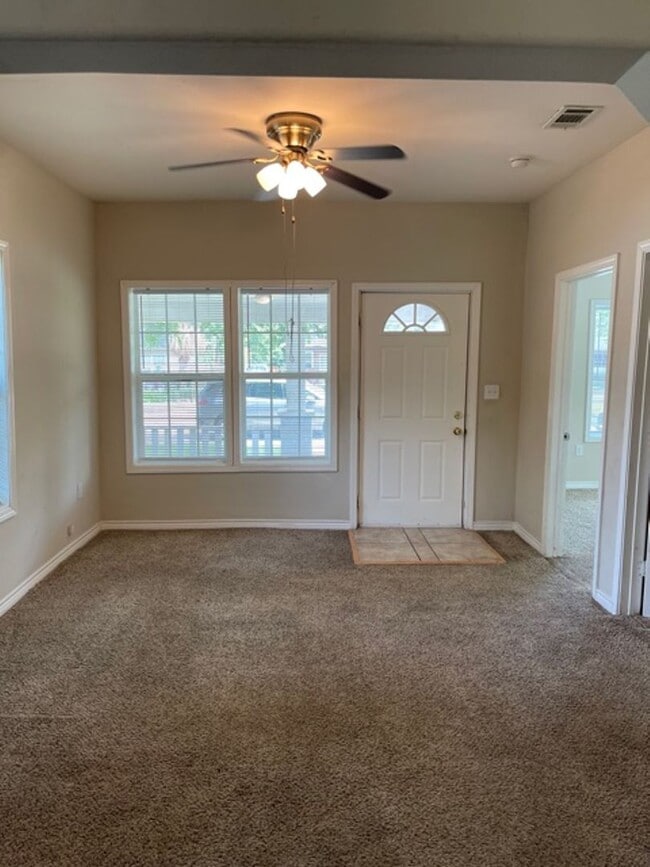 Building Photo - 2307 Reuter Ave