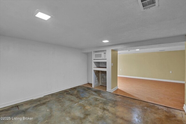 Building Photo - 7405 Ridan Way