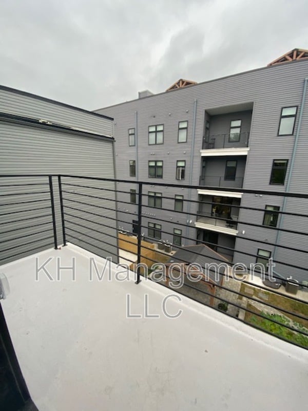 Building Photo - 3932-36 Mt Vernon St