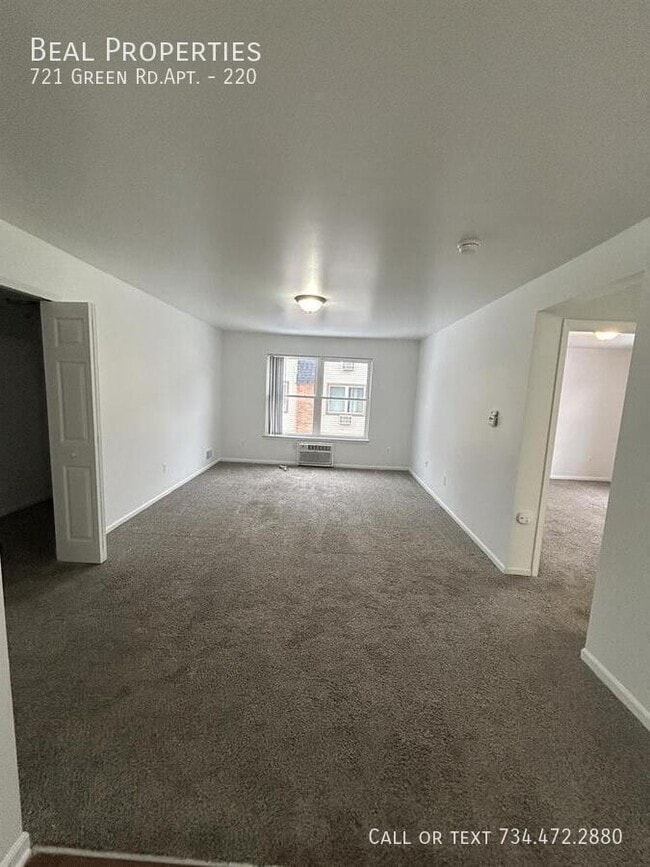 Building Photo - 721 Green Rd