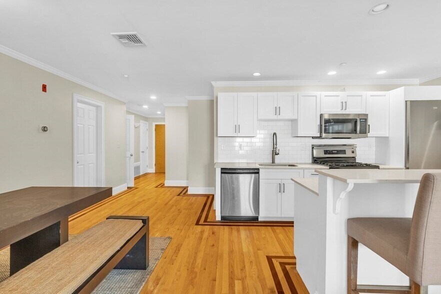 Primary Photo - 39 Dorchester St