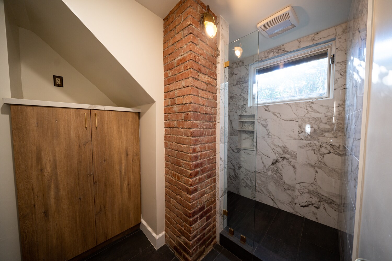 1st floor bath - 1258 Essex St