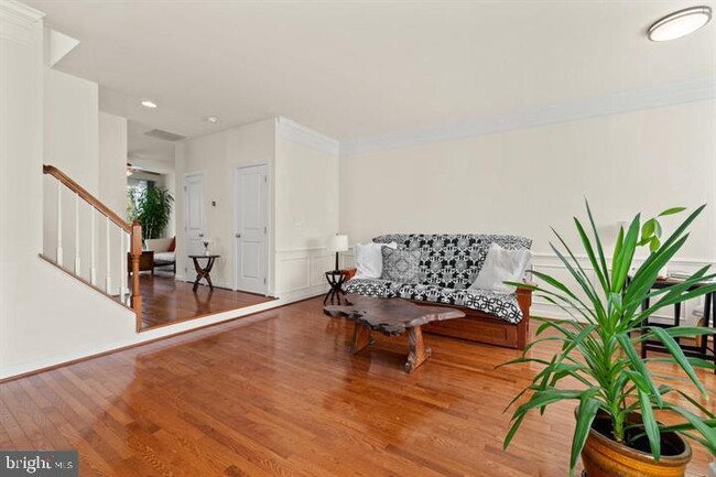 Building Photo - 14160 Catbird Dr