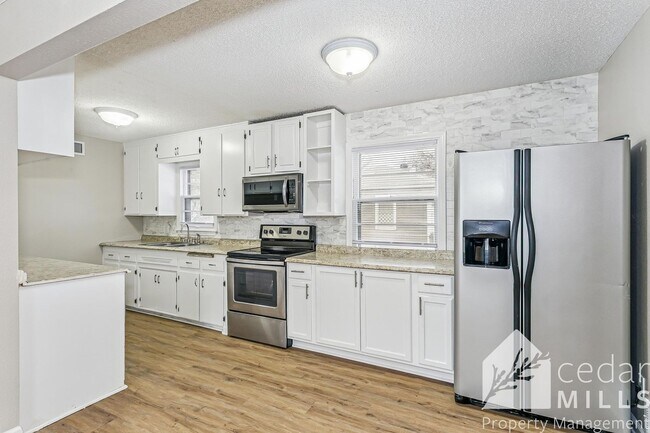 Building Photo - Move-In Ready Ranch with Sun-Drenched Master Suite