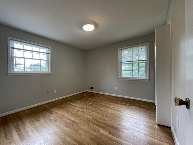 Building Photo - 810 Loxford Terrace