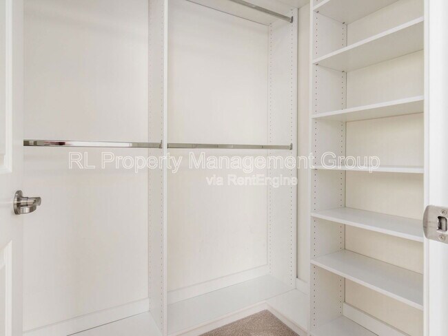 Building Photo - 5861 Yellowfin Ln