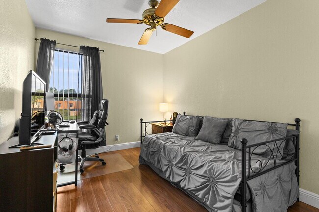 Building Photo - 9119 Limetree Ln