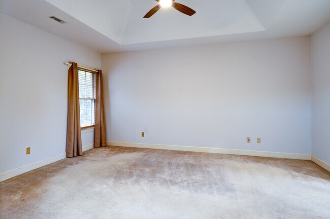 Building Photo - 60 Ravenwood Hills Cir