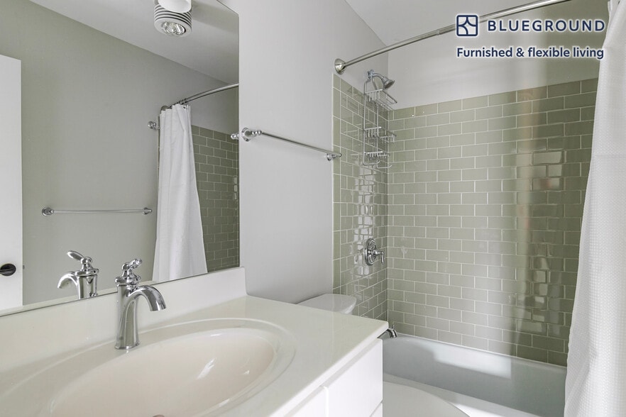 Building Photo - 3450 N Lake Shore Dr