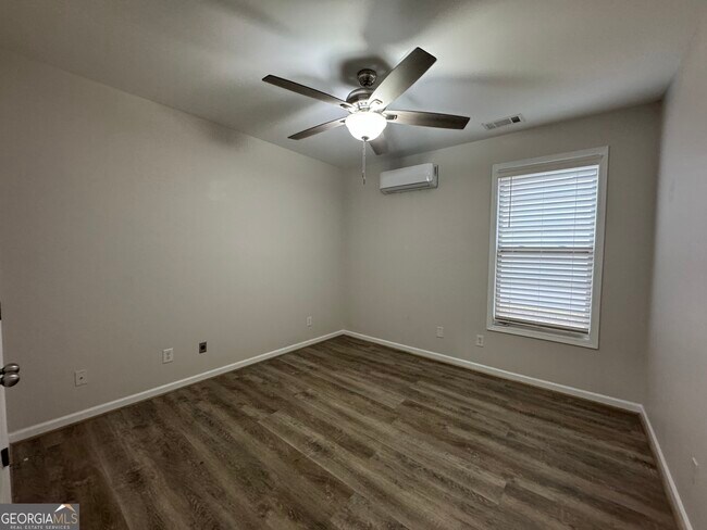 Building Photo - 632 Creek Pointe Drive