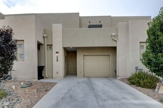 Building Photo - Amazing Modern 4 Bedroom in North Valley A...