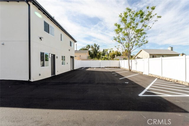 Building Photo - 10423 Pinyon Ave