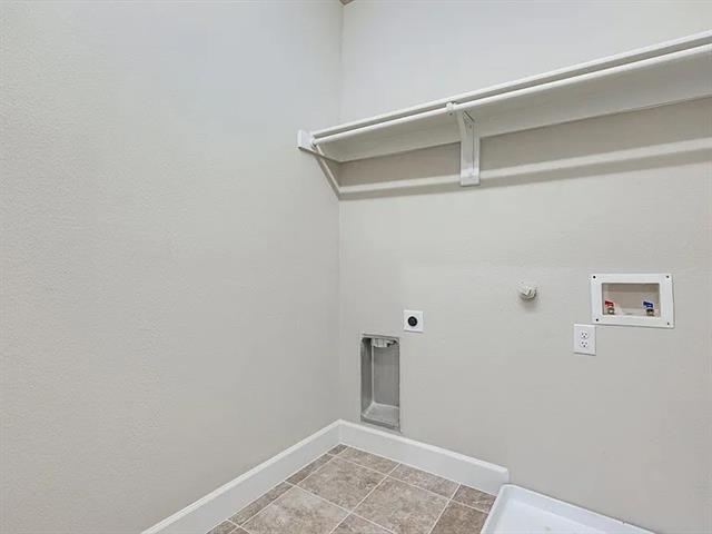 Building Photo - 5713 Woodlands Dr