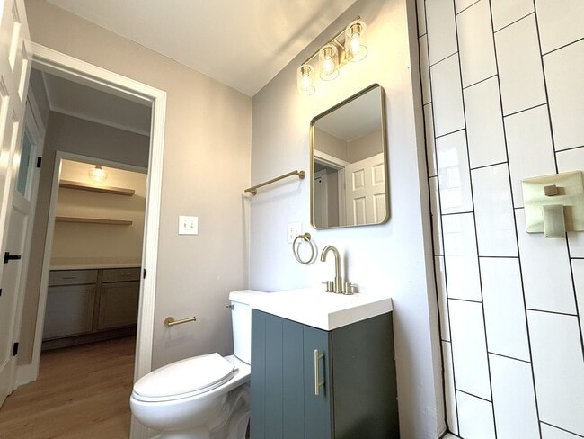 Building Photo - 323 N 59th St